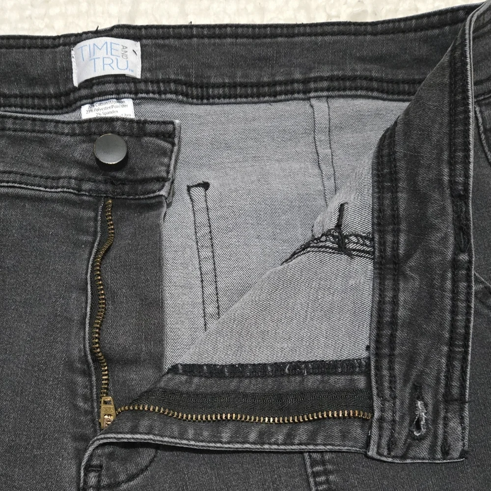 Time and Tru Women's Cargo Utility Jeans Washed Black Size 14 High Rise - Picture 4 of 12